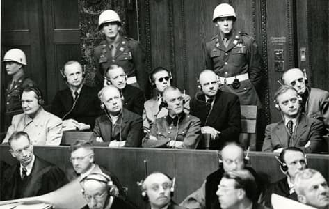Hermann Goering, Joachim von Ribbentrop, Wilhelm Keitel y Alfred Rosenberg en el tribunal de Núremberg