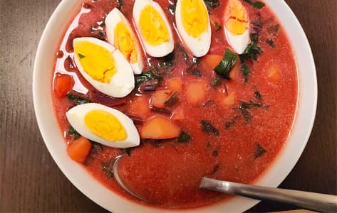 Barszcz - una sopa común en Europa del Este con remolacha como ingrediente principal