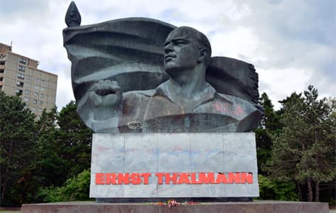 El monumento al activista comunista Ernst Thälmann, asesinado por los Nazis en el Campo
de Concentración de Buchenwald en 1944
