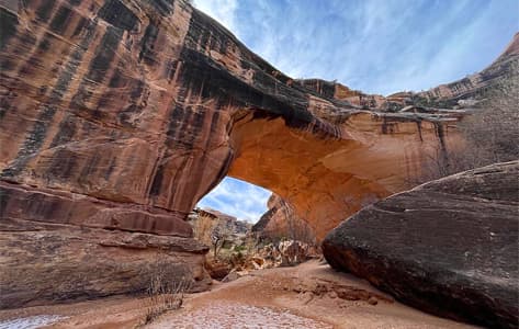 Sipapu Bridge en el remoto parque natural Natural Bridges