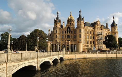 El castillo de Schwerin alberga el parlamento de  Mecklemburgo-Pomerania Occidental</strong